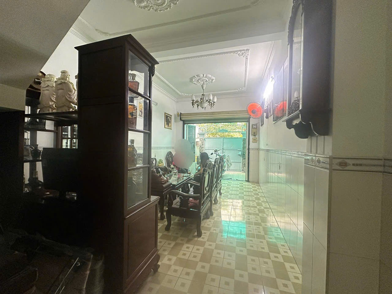 Bán nhà 2 lầu diện tích lớn (4x17,2=68,8m2) mặt tiền thụt (sát và liền kề mặt tiền) Thích Quảng Đức